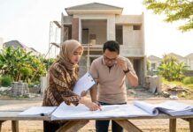 Due Diligence Properti: 10 Hal Wajib Dicek Sebelum Beli Rumah Calon pembeli rumah melakukan pengecekan dokumen dan inspeksi fisik properti sebelum transaksi di Indonesia