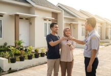 KPR FLPP 2026: Syarat, Plafon Harga, dan Siapa yang Berhak Keluarga muda Indonesia menerima kunci rumah subsidi pertama mereka melalui program KPR FLPP 2026