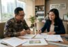 PPJB vs AJB: Perbedaan, Fungsi, dan Mana yang Lebih Aman? Proses penandatanganan dokumen PPJB dan AJB di kantor notaris dalam transaksi jual beli properti Indonesia