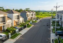 Setu Bekasi: Kawasan Sunrise Antara Grand Wisata & Tol CimaCi Kawasan perumahan baru di Setu Bekasi dengan latar belakang Grand Wisata dan akses tol